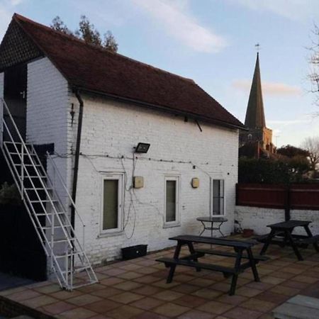 Swan Inn, Heathrow Airport Stanwell Buitenkant foto