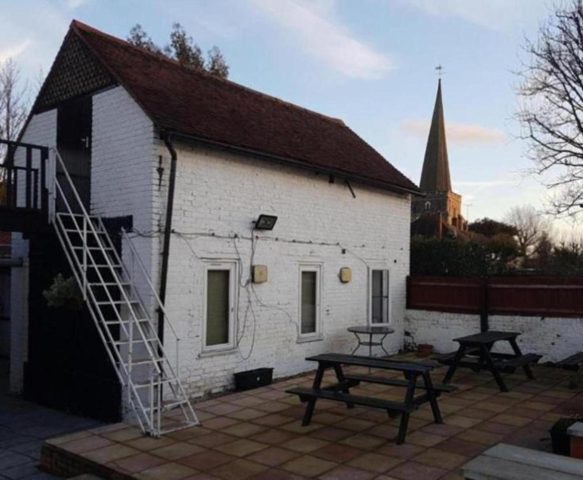 Swan Inn, Heathrow Airport Stanwell Buitenkant foto